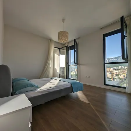 Ama's Flat * Tirana